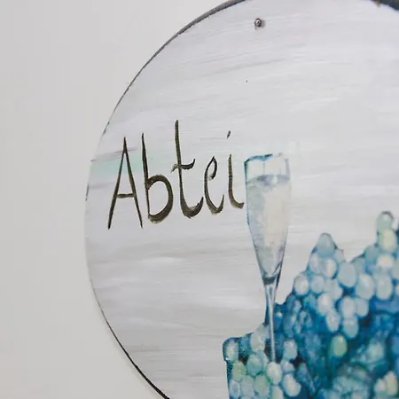 Apartment Abtei - Wohnen Auf Einem Historischen Weingut *